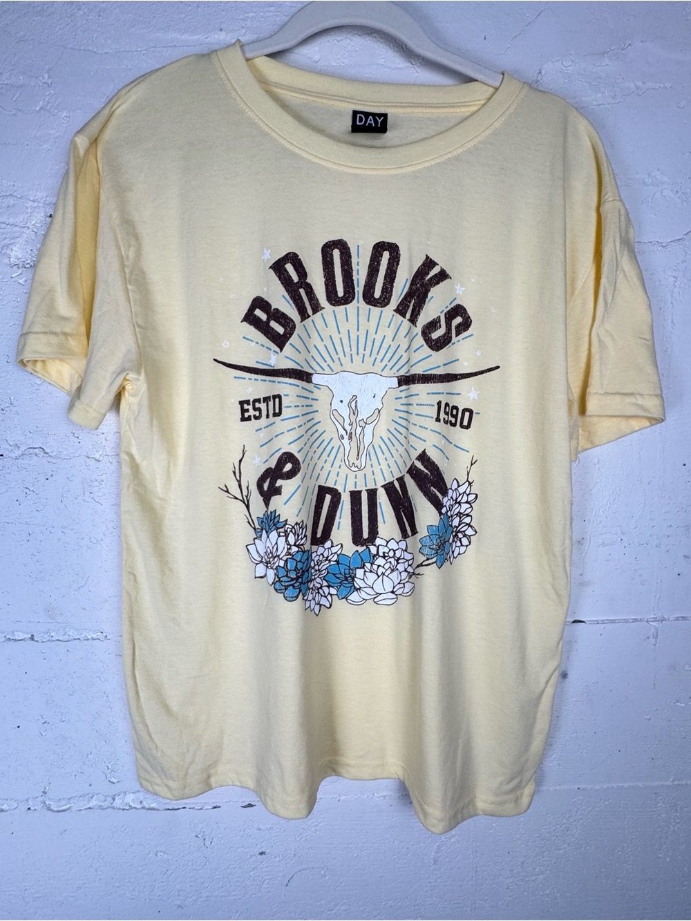 Yellow Graphic Tee Brooks & Dunn Coastal Cowgirl Cotton Day Size Medium
